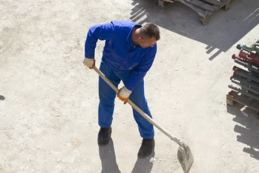 Dépoussiérage efficace : conseils pour des surfaces impeccables après un nettoyage de chantier
